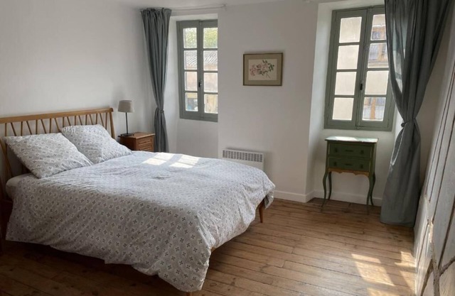 Recently renovated property just a few minutes walk from Mirepoix square.