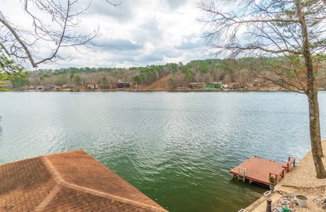 Recharge in this Cozy Townhome on Lake DeSoto