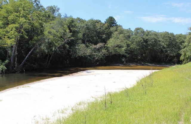 Red Creek Getaway 2 houses on 500 acres, with hot tub and access to 5 sandbars!