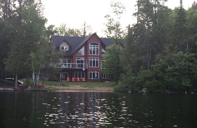 Red Devil Six Bedroom Cottage Private Beach