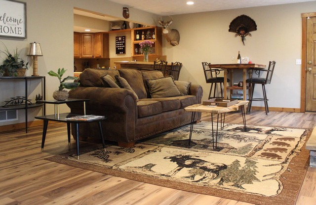🌲Red Flannel Suite - Kid & 🐾 Friendly w/ Patio & 🔥 Pit!
