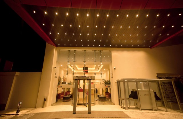 Red Fox by Lemon Tree Hotels, Sector 60, Gurugram