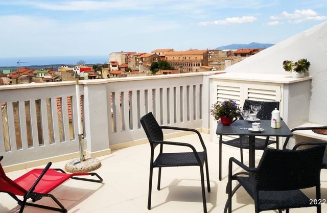 INCREÍBLE CASA ROJA -CHARME & RELAX, TERRAZA, AIRE ACONDICIONADO-WIFI - IUN P3233