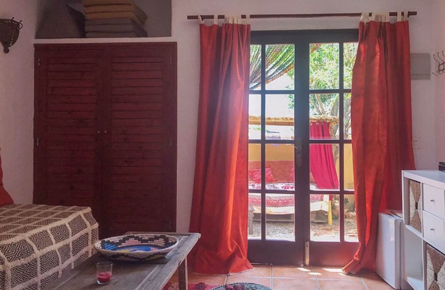 Apto idílico rojo. + Hamaca + Tumbonas, Área de bicicletas, Playa, Mercado Hippie