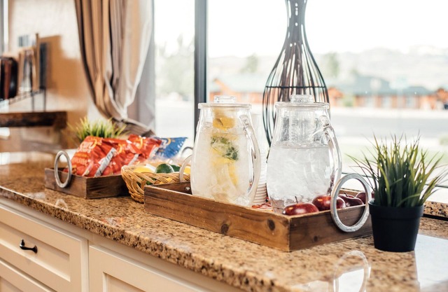 Red Ledges Inn