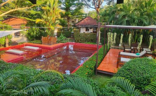 Red Moon Hideaway