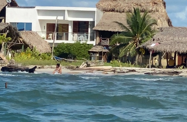 CASA LUNA ROJA FRENTE AL MAR