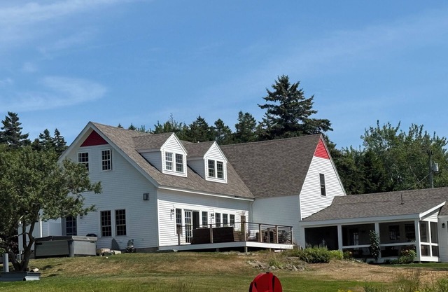 Red Peaks – Coastal Getaway for Families & Friends