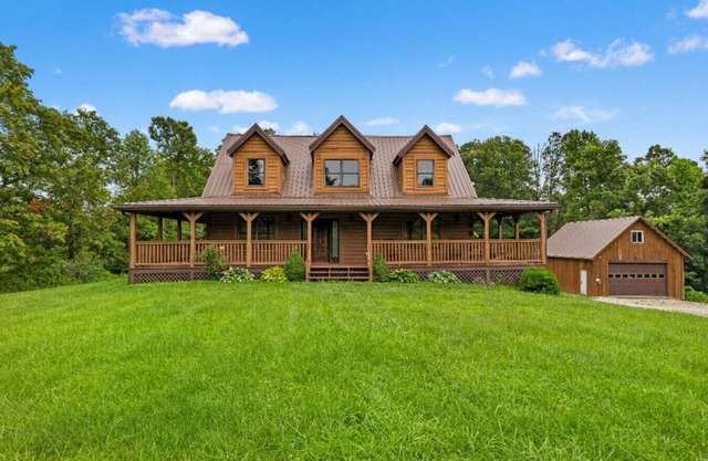 Red River Gorge Family Cabin + Hot Tub