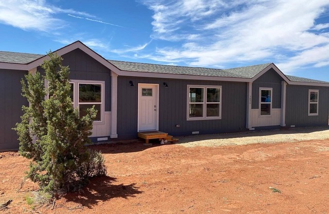 Red‑Rock Retreat: 3BR Home Near Zion w/ stargazing