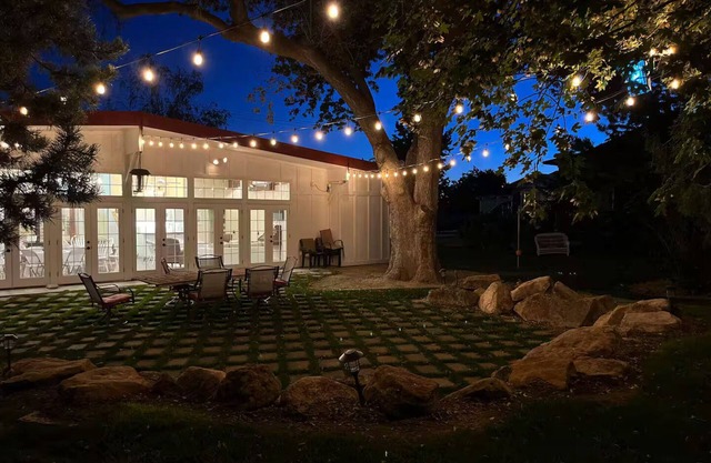Red Roof Lodge/ hot tub/ 18 beds