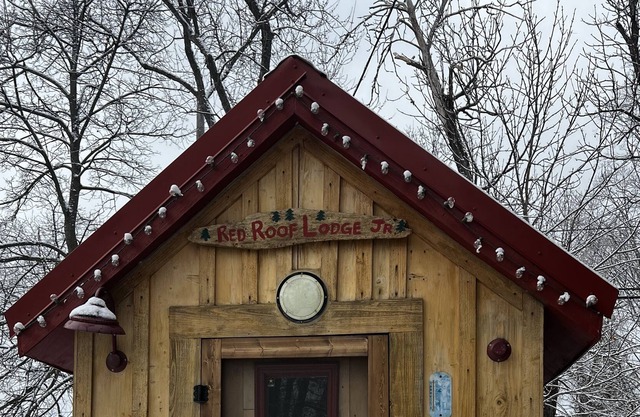 Red Roof Lodge Jr. - Tiny Home near Lake Huron - HUNT FISH SLED CAMP!