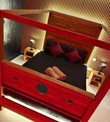 Red Room Jacuzzi Suites