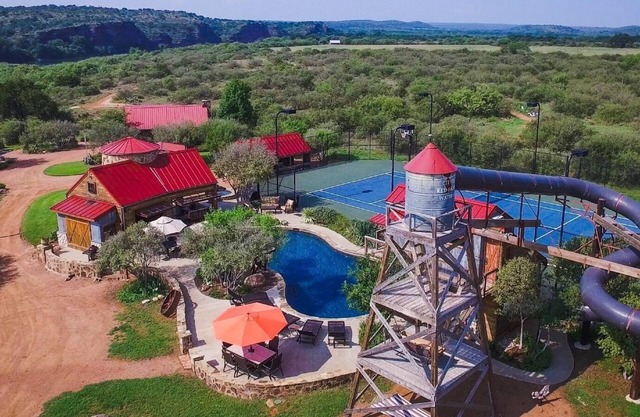 Red Sands Ranch - River Resort (Capacidad 12-37) Tenis privado / piscina, pista de aterrizaje ¡Nuevo!