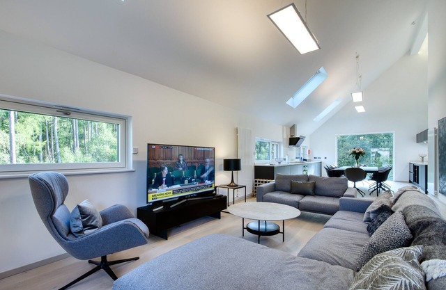 Red Stag chalet. Brand new, 4 bedroom, 4 bathroom, 5 star with free WiFi