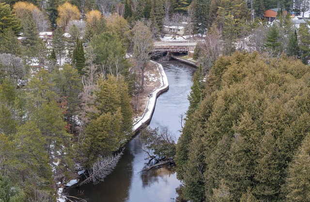 Red Sturgeon: Riverfront Retreat