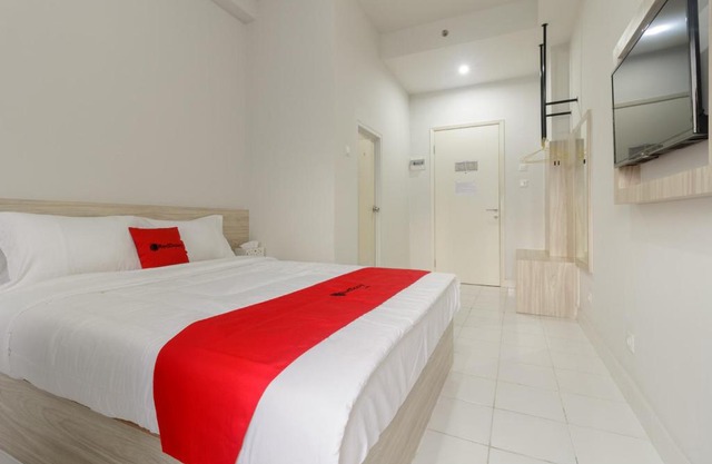 RedDoorz Apartment @ Dramaga Tower