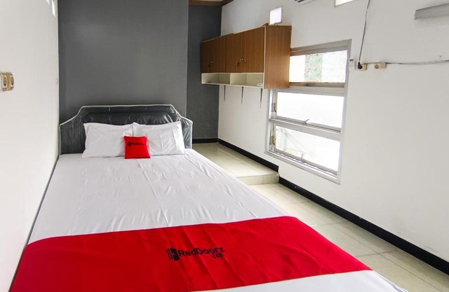 RedDoorz at Brawijaya Central Kampung Inggris