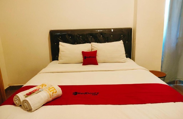 RedDoorz At Sukomanunggal Surabaya