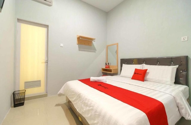 RedDoorz @ Helvetia Medan 2