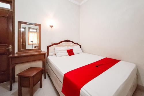 RedDoorz Hotel Tejomoyo Near Bukit Sekipan Tawangmangu