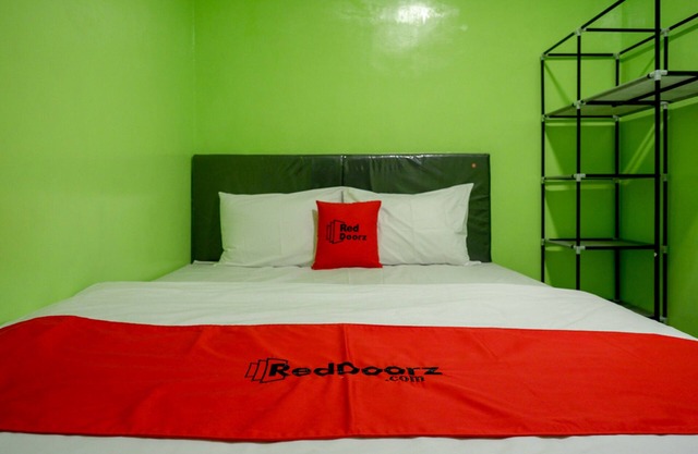 RedDoorz @ Jalan Gatot Subroto Semarang