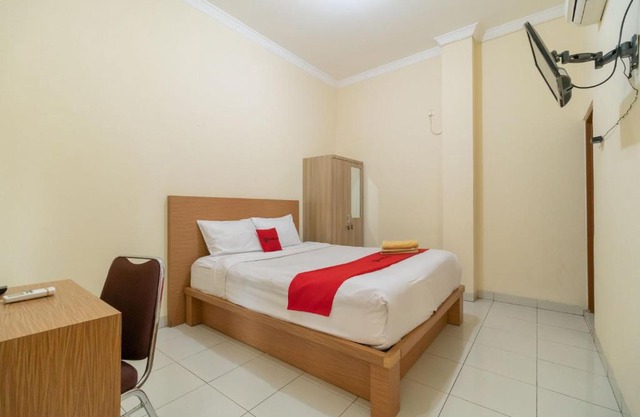 RedDoorz @ Jalan Kolonel Haji Burlian Palembang 2
