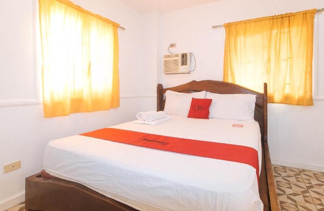 RedDoorz @ Moss Hotel Guevarra Dasmarinas