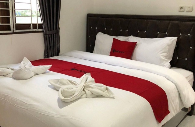 RedDoorz near CitraLand Gama City Medan