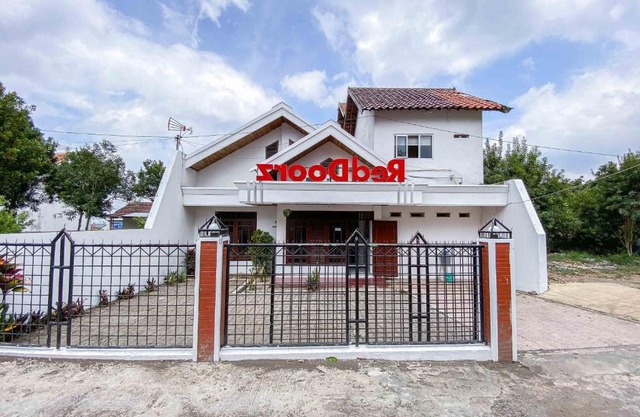 RedDoorz near Eco Green Park Batu