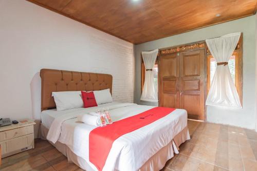 RedDoorz near Farmhouse Lembang