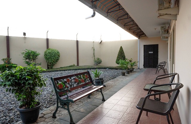 RedDoorz near GOR Satria 3