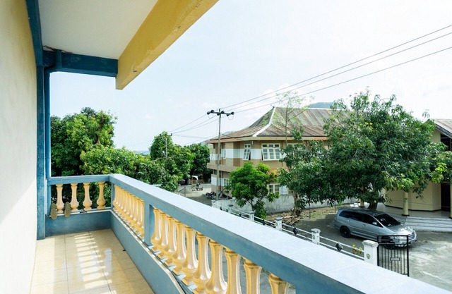 RedDoorz near H. Hasan Aroeboesman Airport