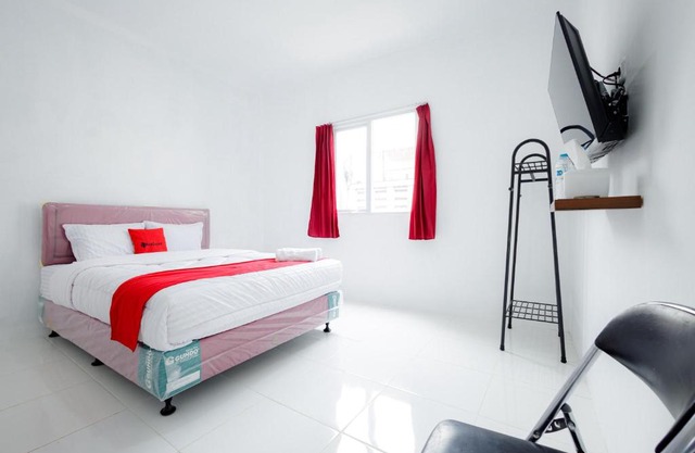 RedDoorz near Jalan Cikini