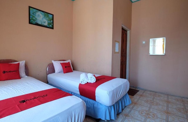 RedDoorz near Mangrove Forest Kupang