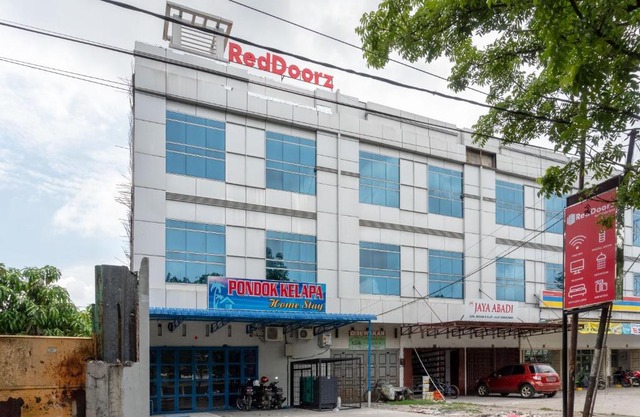 RedDoorz near Manhattan Square Medan