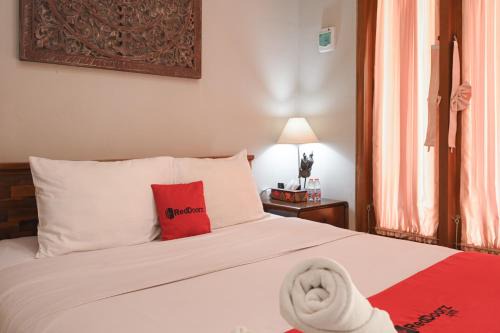 RedDoorz near Mertasari Beach 2