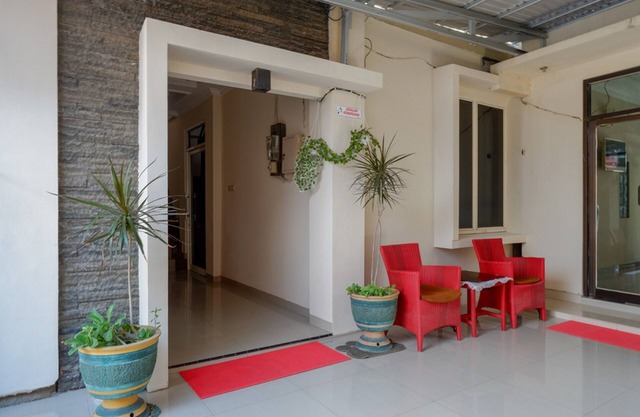 RedDoorz near Millenium Waterpark Palu