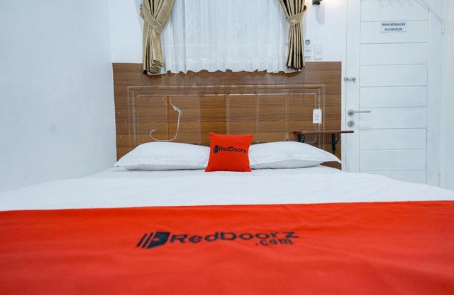 RedDoorz near Pantai Pandan Sibolga