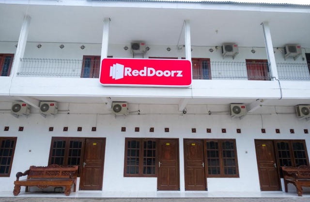 RedDoorz near Plaza Ambarrukmo Yogyakarta