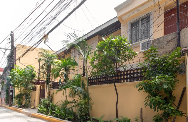 RedDoorz near PNR Espana Station