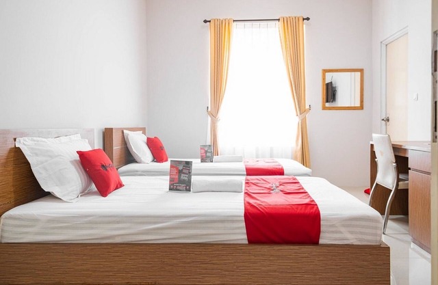 RedDoorz near Siloam Karawaci 3