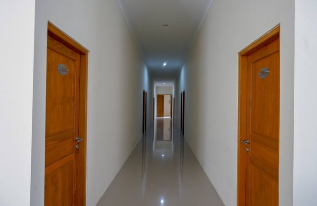 RedDoorz near Stadion 45 Karanganyar