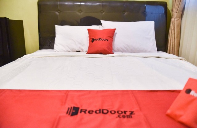 RedDoorz near Surabaya Town Square