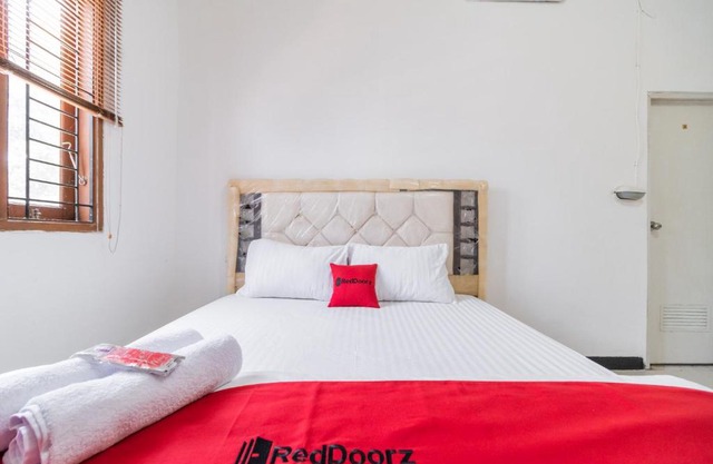RedDoorz near Terminal Bubulak Bogor