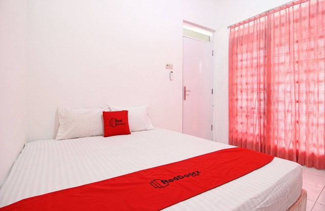 RedDoorz near Terminal Tirtonadi