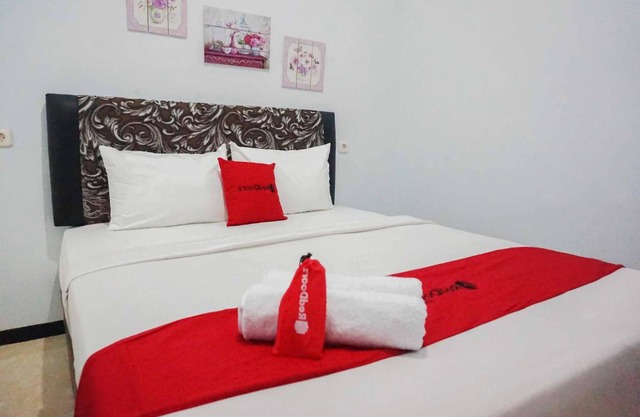 RedDoorz near Velodrome Malang 2