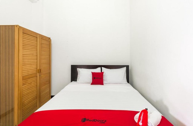 RedDoorz near Widya Mandala University