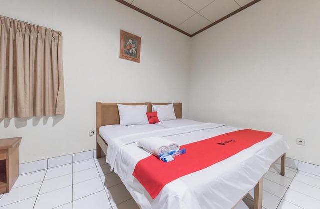 RedDoorz Plus At Hotel Griya Astoeti