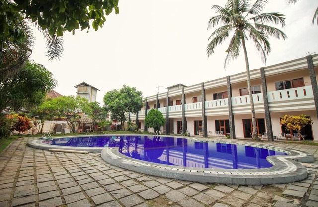 RedDoorz Plus At Hotel Sofia Pangandaran